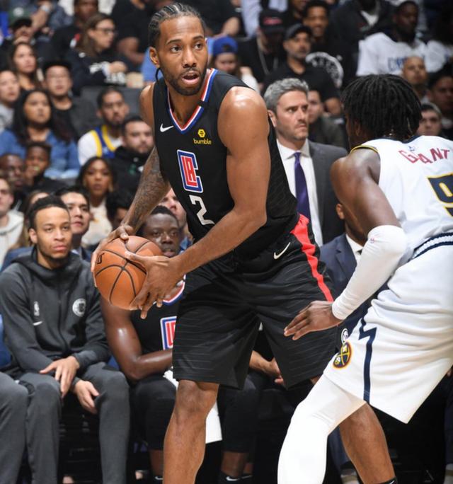 足球场上 足球场上