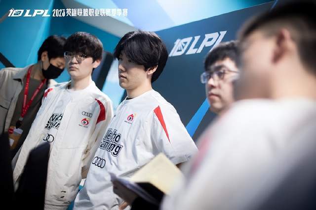 人惋惜的 人惋惜的