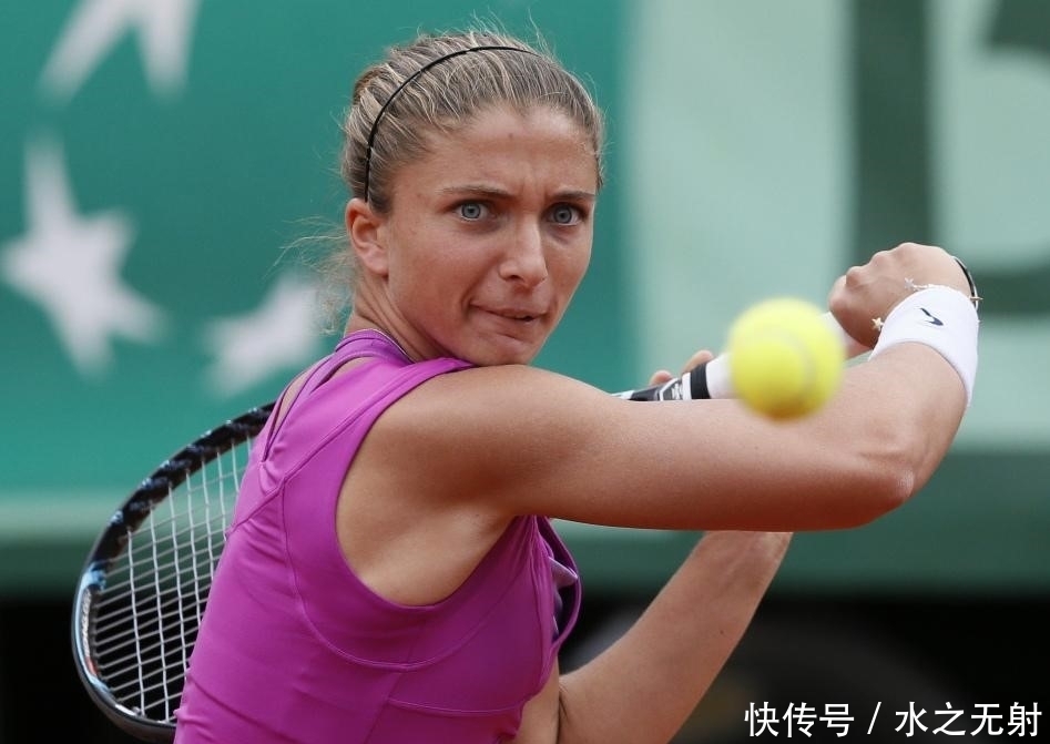 展现出他在 展现出他在