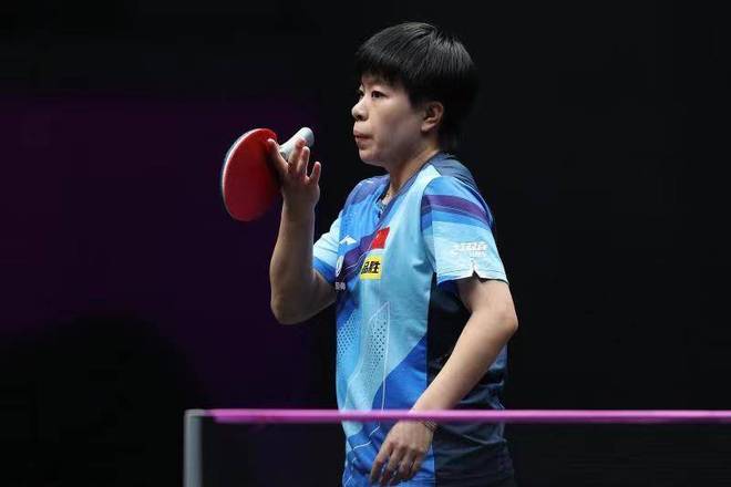 现得更加自 现得更加自