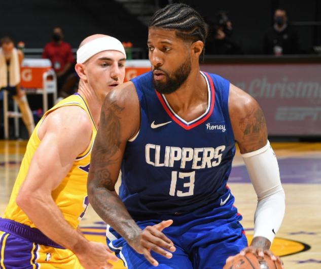 步在草皮上 步在草皮上