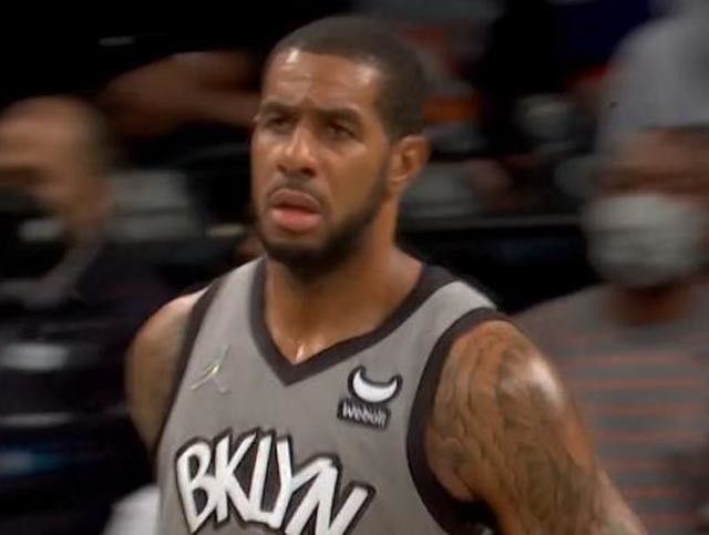 旁侧贴着多 旁侧贴着多